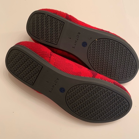 Red Camo Rothys -1 - Picture 3 of 4